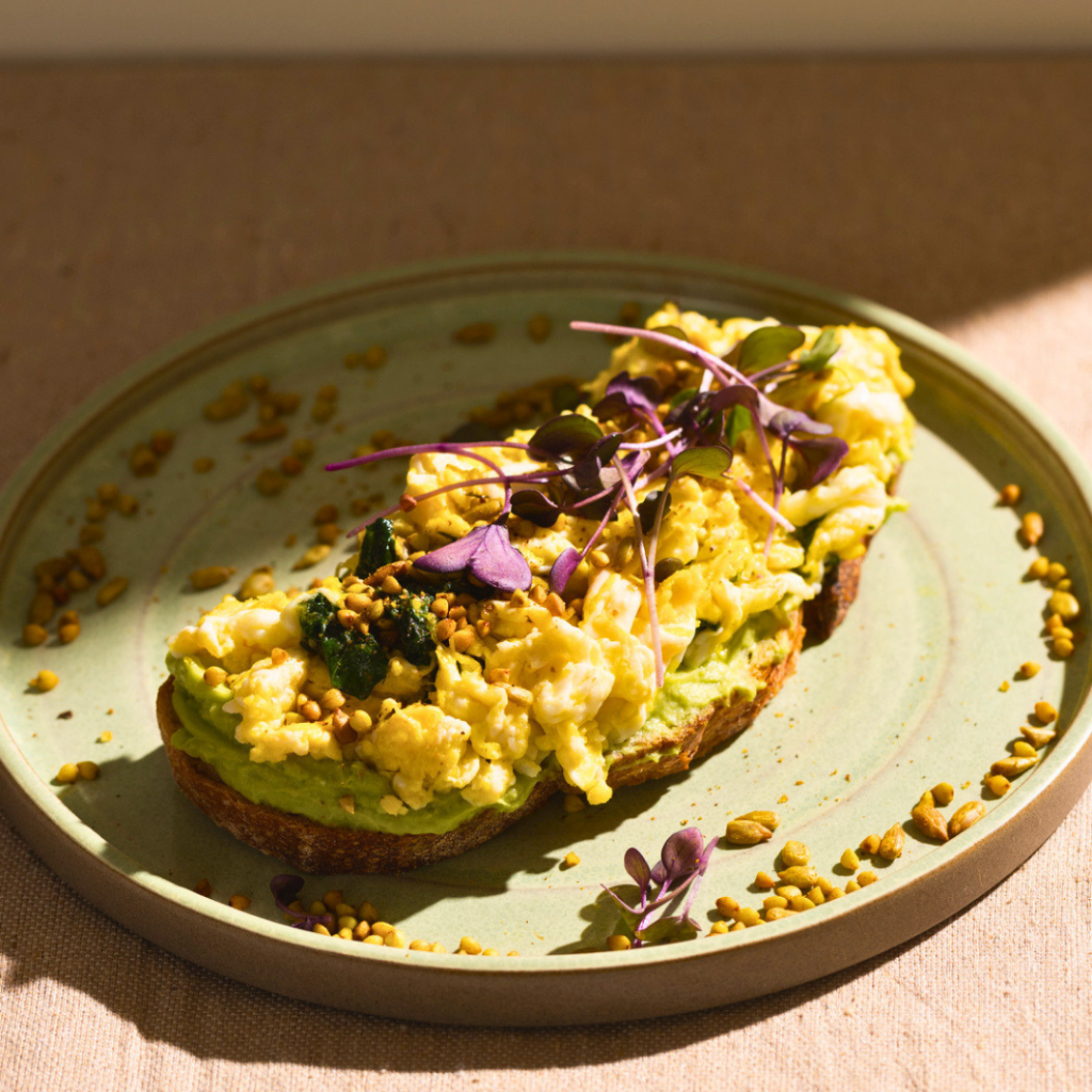 Bruschetta Ovo e Abacate